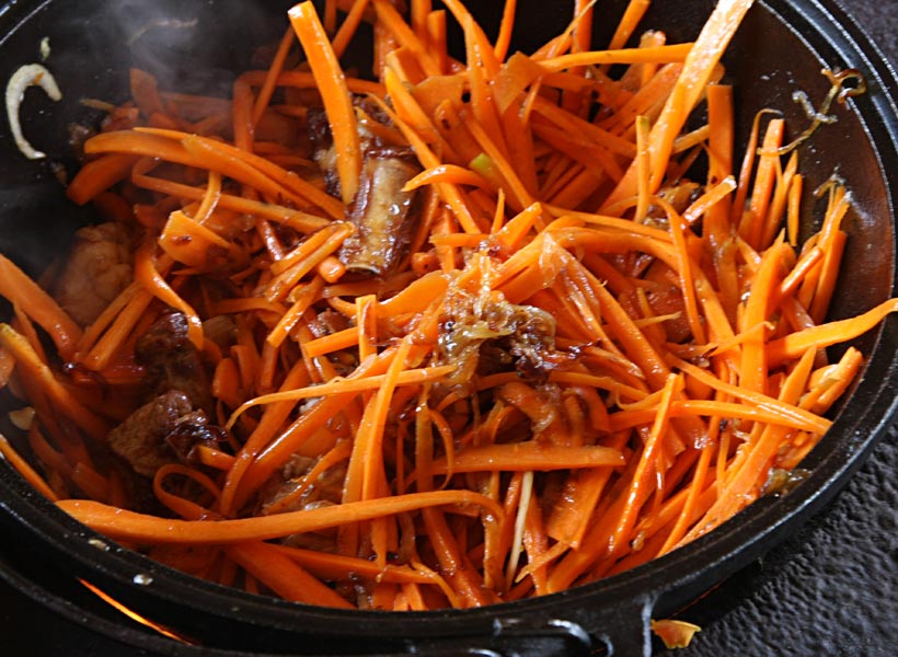 перемешиваем морковь