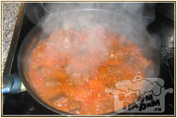 добавить томатную пасту в мясо