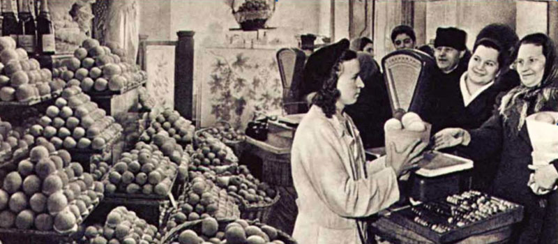 оживленная торговля фруктами